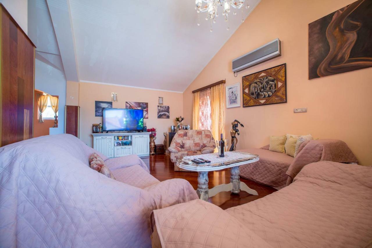 Apartments Tasija Τίβατ Εξωτερικό φωτογραφία